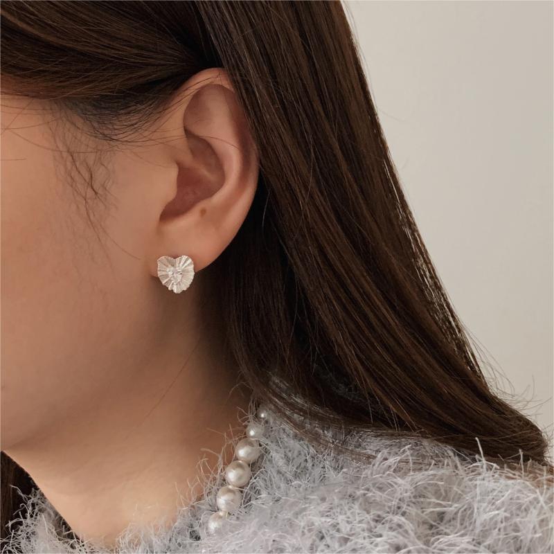 Elegant Gold Plated Sparkling Heart-Shaped Sunburst Stud Earrings