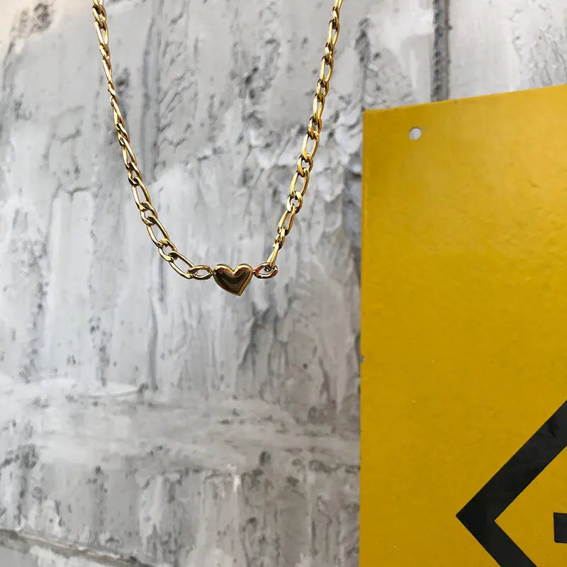 Chic Gold-Plated Heart Charm Choker with Extendable Chain Crushes.