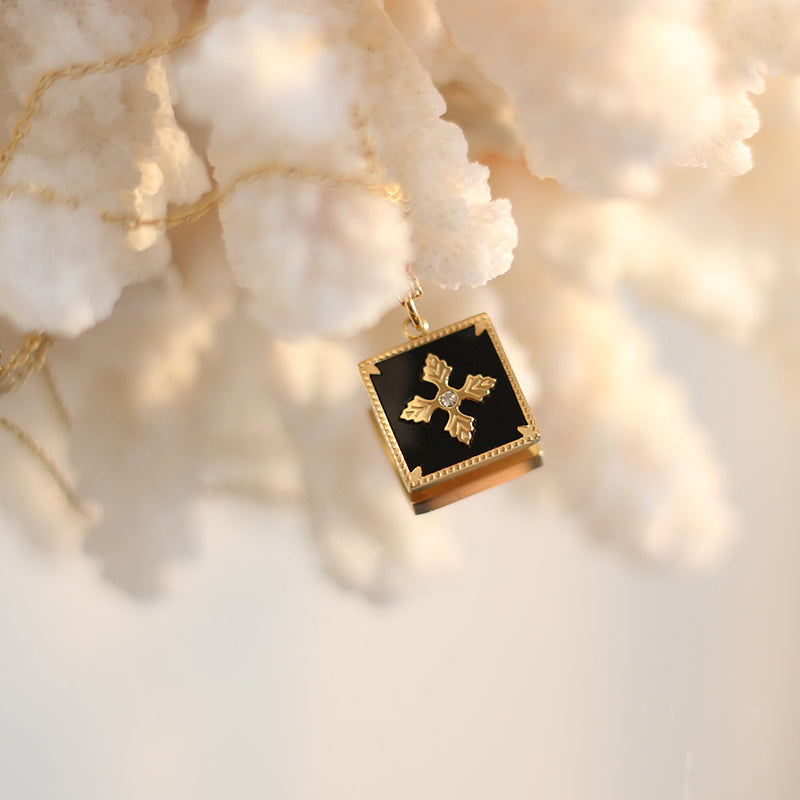 Elegant Gold-Plated Square Pendant Necklace with Embossed Snowflake Design