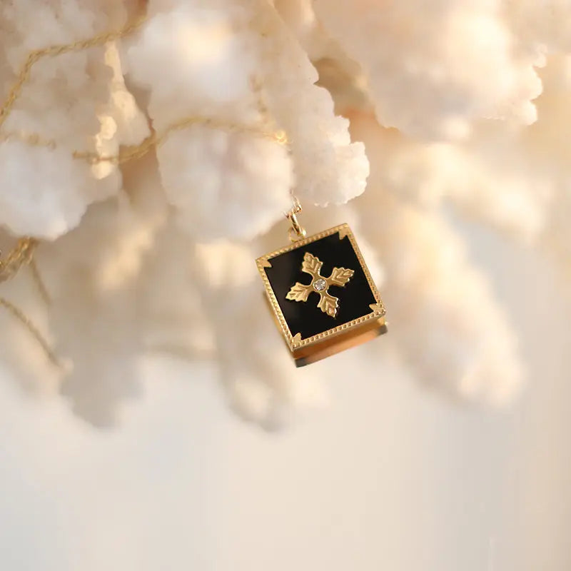 Elegant Gold-Plated Square Pendant Necklace with Embossed Snowflake Design Crushes.