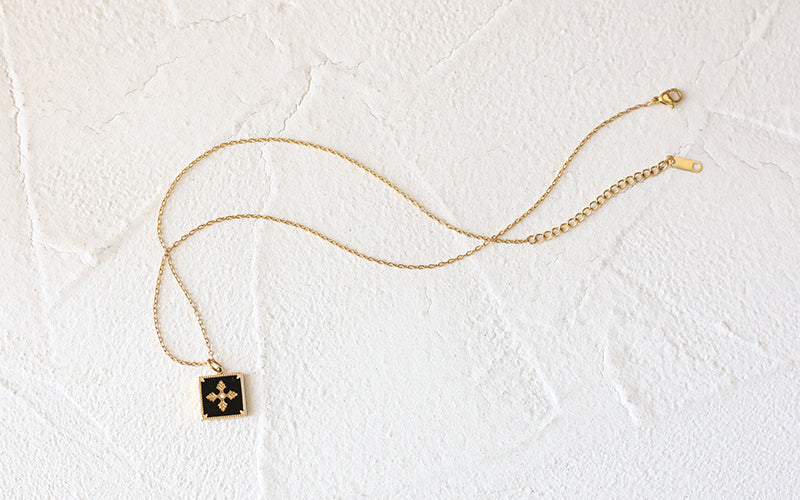 Elegant Gold-Plated Square Pendant Necklace with Embossed Snowflake Design