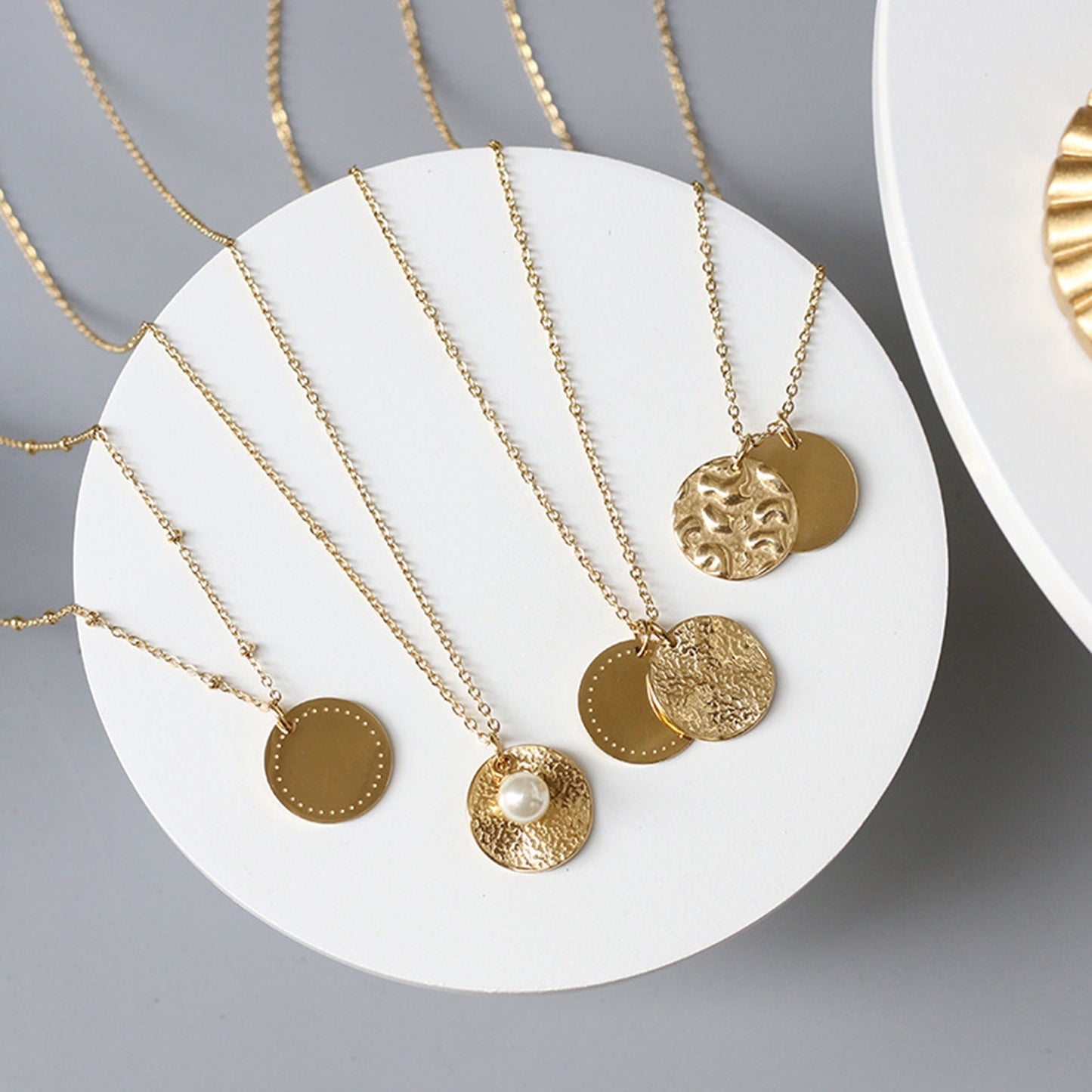 Double Hammered Ziggy Disc Necklace - Pantsnsox