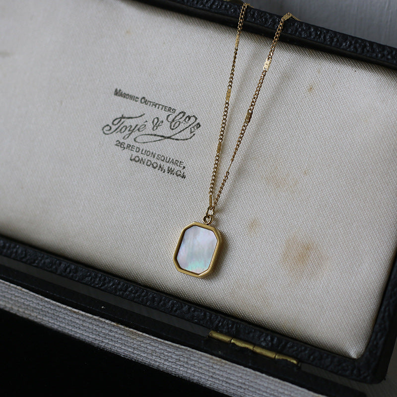 Mother Of Pearl Shell Necklace - Pantsnsox