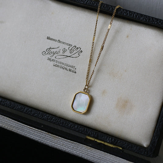 Mother Of Pearl Shell Necklace - Pantsnsox
