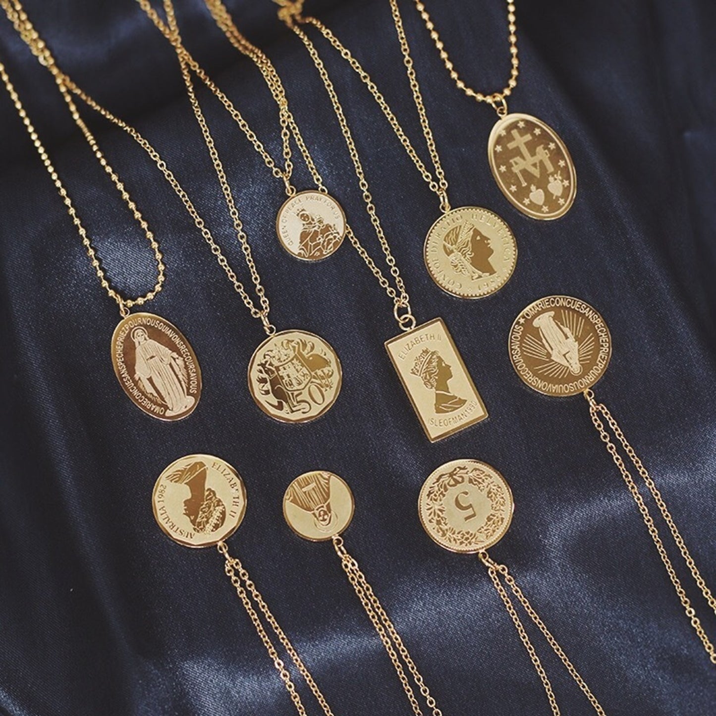 Queen Elizabeth II Australia 1982 Necklace