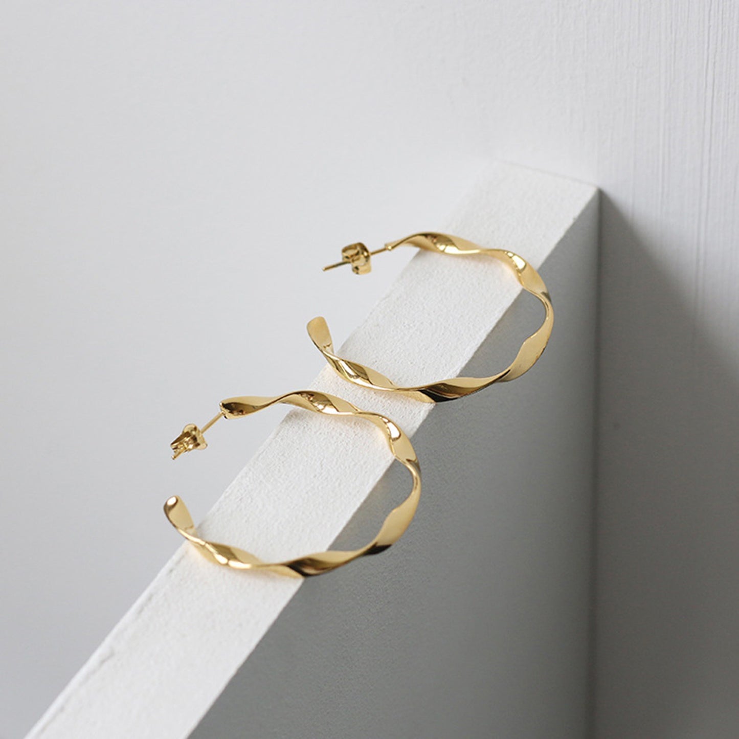 Large 40mm Curved Shape Hoop Earrings - Pantsnsox