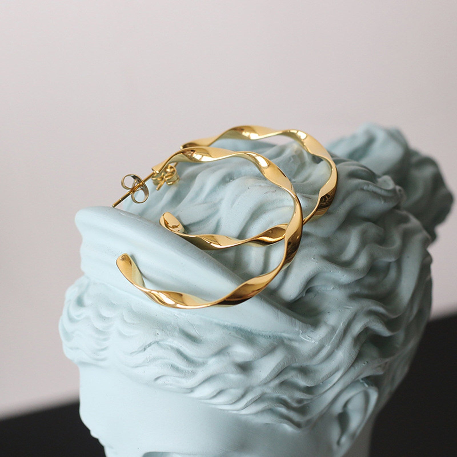 Large 40mm Curved Shape Hoop Earrings - Pantsnsox