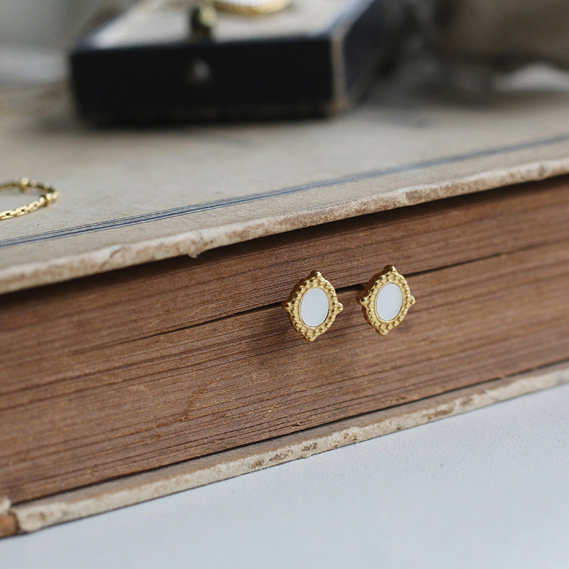 Classic Mother of Pearl Shell Earrings - Pantsnsox