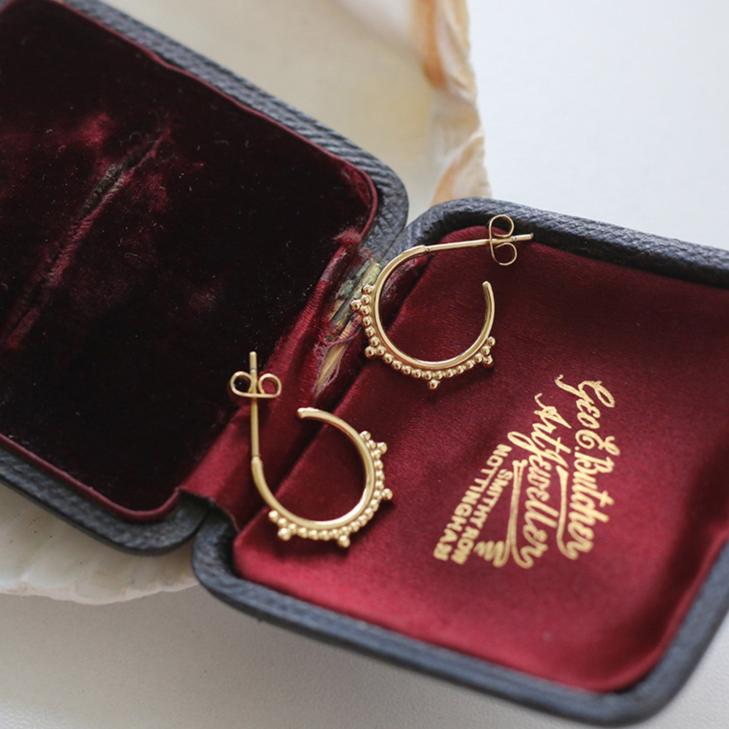 Continues Beaded Hoop Earrings - Pantsnsox