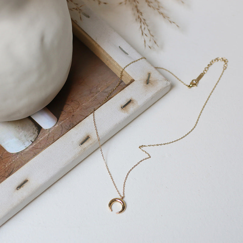 Moon Charm Focus Necklace - Pantsnsox