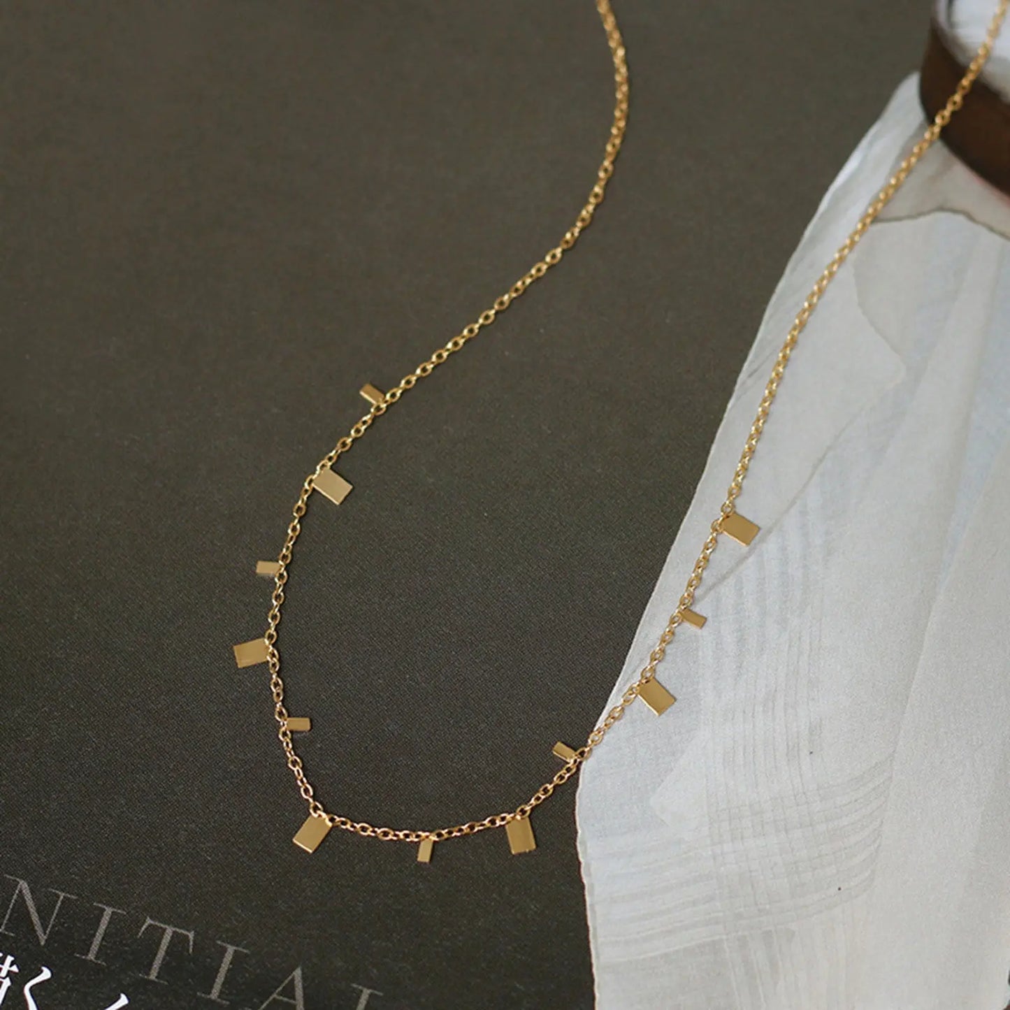 Modern Simple Chain Golden Necklace Crushes.