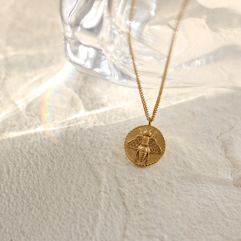 Bumblebee Pendant Necklace - Pantsnsox