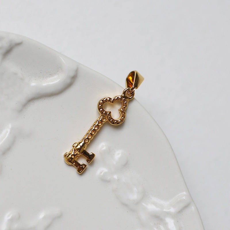 Clover Key Pendant - Pantsnsox