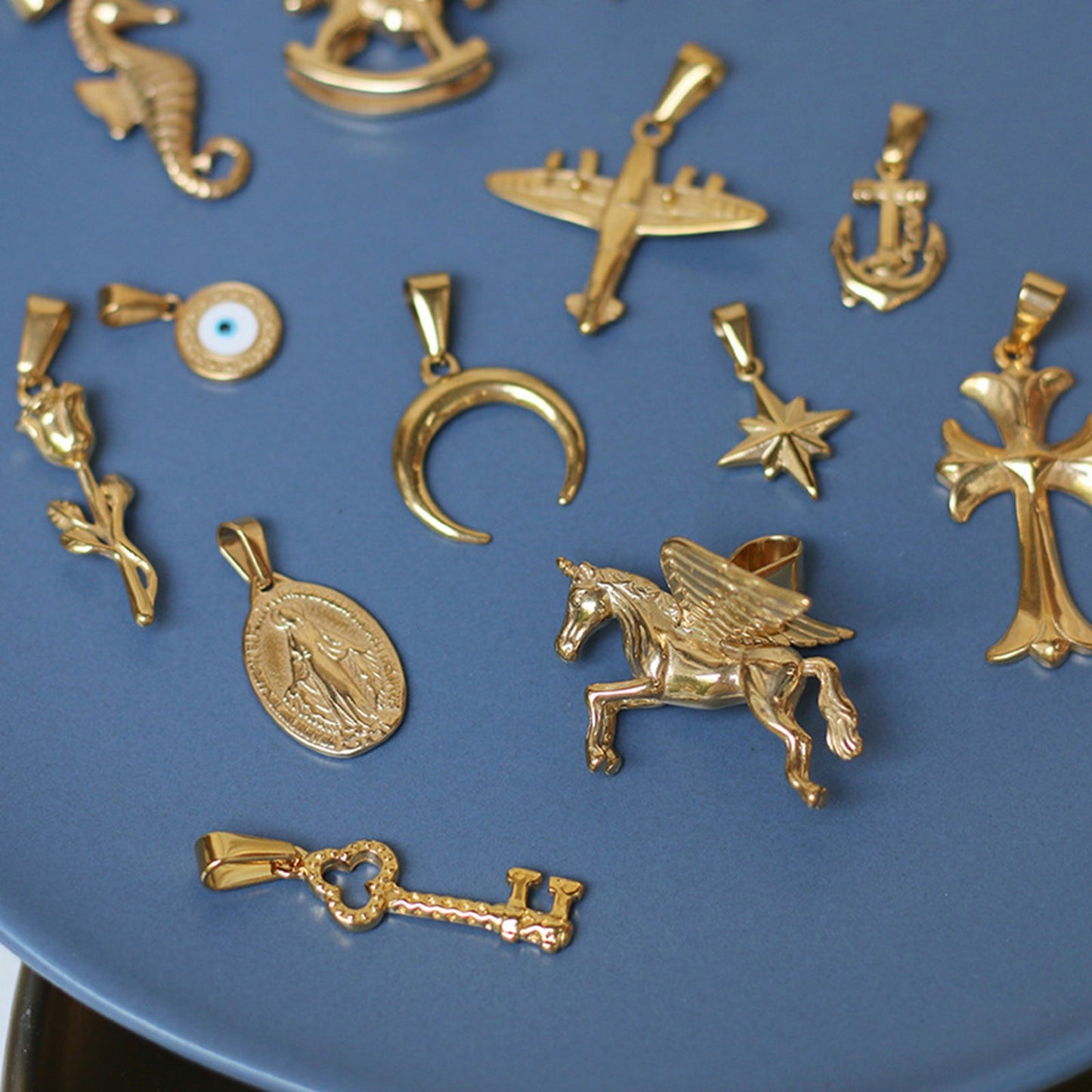 Clover Key Pendant - Pantsnsox