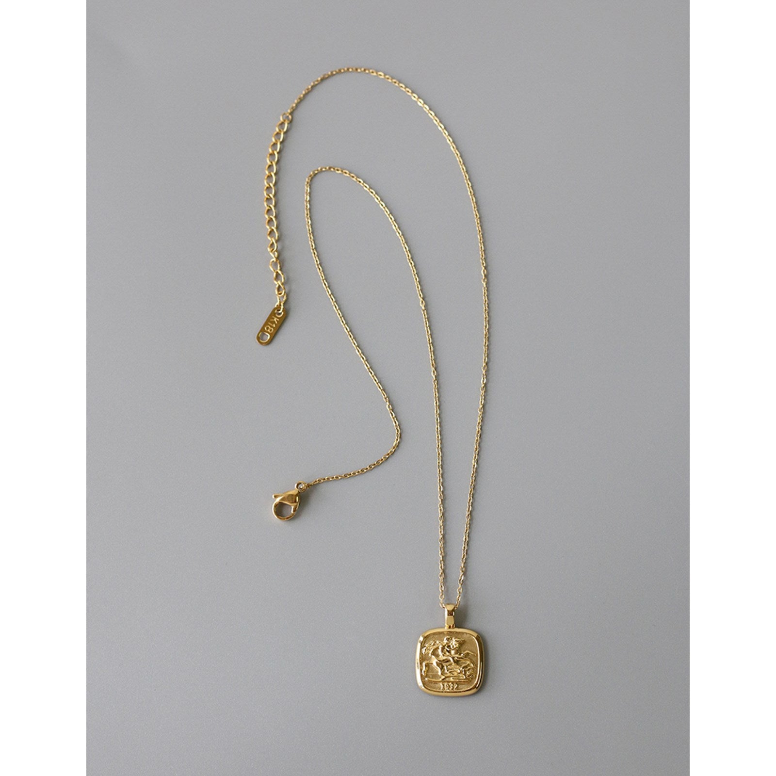 Knight Roma Hero Necklace - Pantsnsox