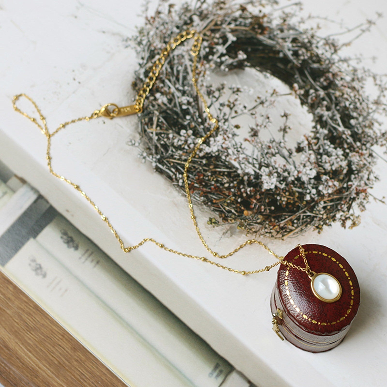 Mother of Pearl Oval Necklace - Pantsnsox