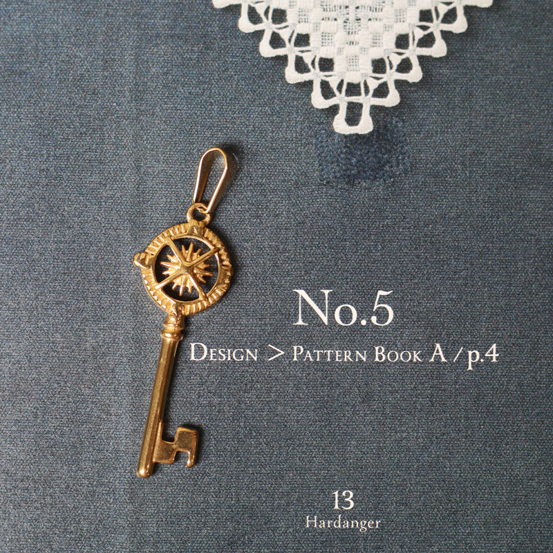 Compass Key Pendant - Gold Plated - Pantsnsox