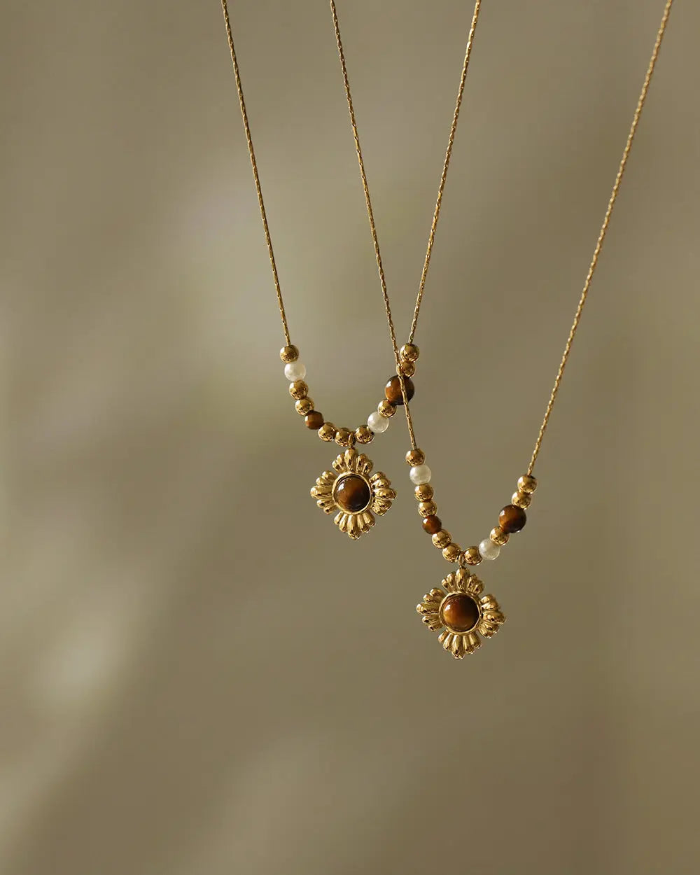 Caramel Tone Vintage Floral Tiger’s Eye Beaded Necklace in Gold-Plated Titanium Steel Crushes.