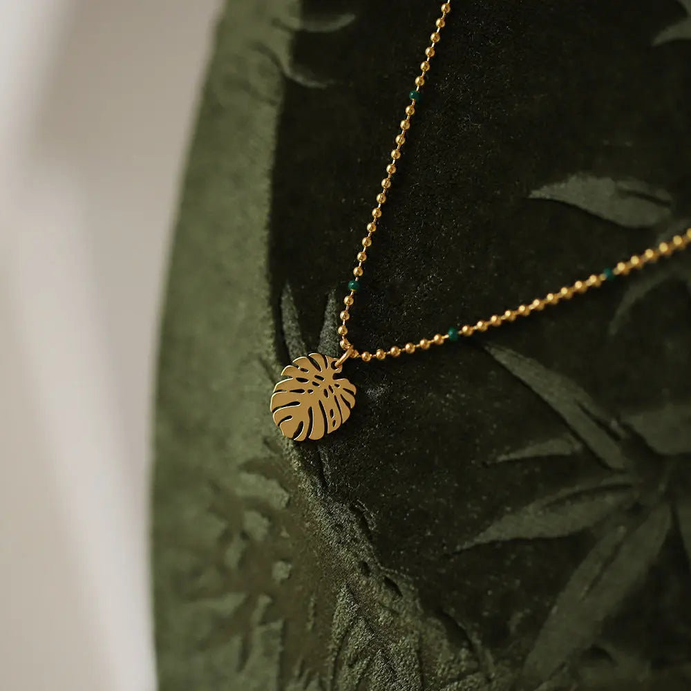 Tropical Botanical Leaf Beaded Necklace in Gold-Plated Titanium Steel Crushes.