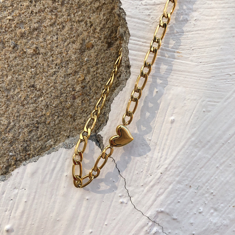 Chic Gold-Plated Heart Charm Choker with Extendable Chain