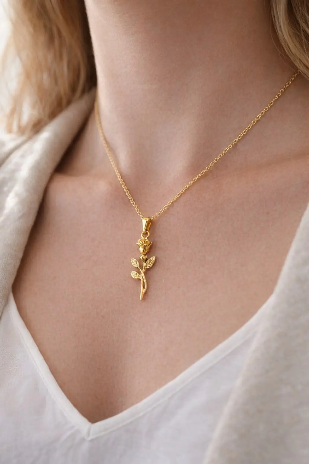 Gold Plated Roman Coin Pendant 22 sku-21-L22 一支玫瑰 model image