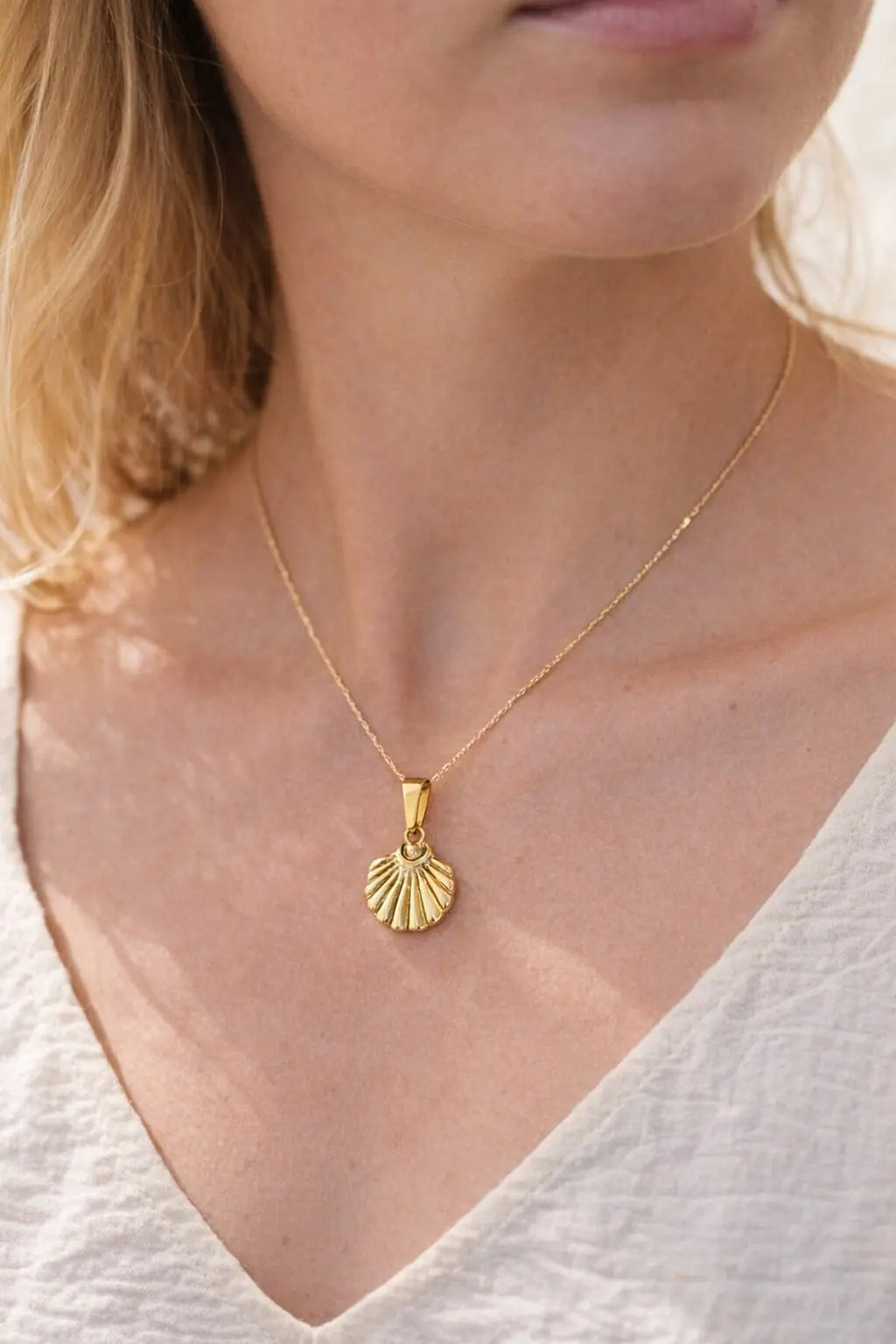 Gold Plated Roman Coin Pendant sku-1-L01 珍珠贝 model image