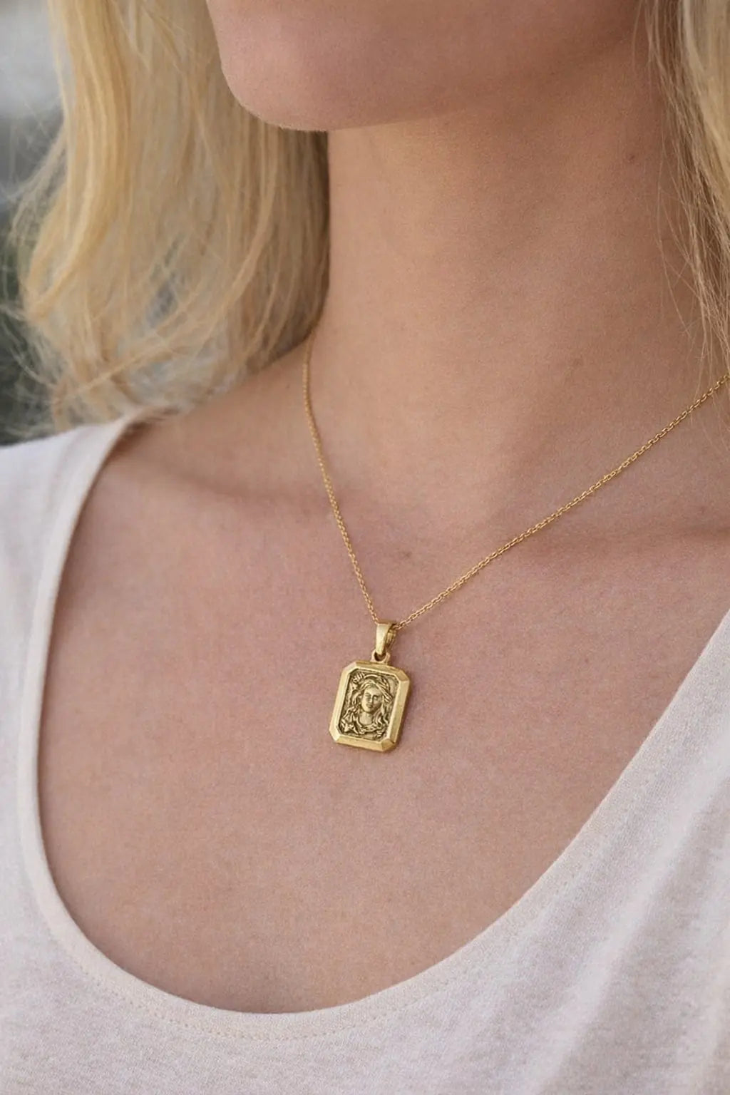 Gold Plated Roman Coin Pendant sku-2-L02 切角方人像 model image