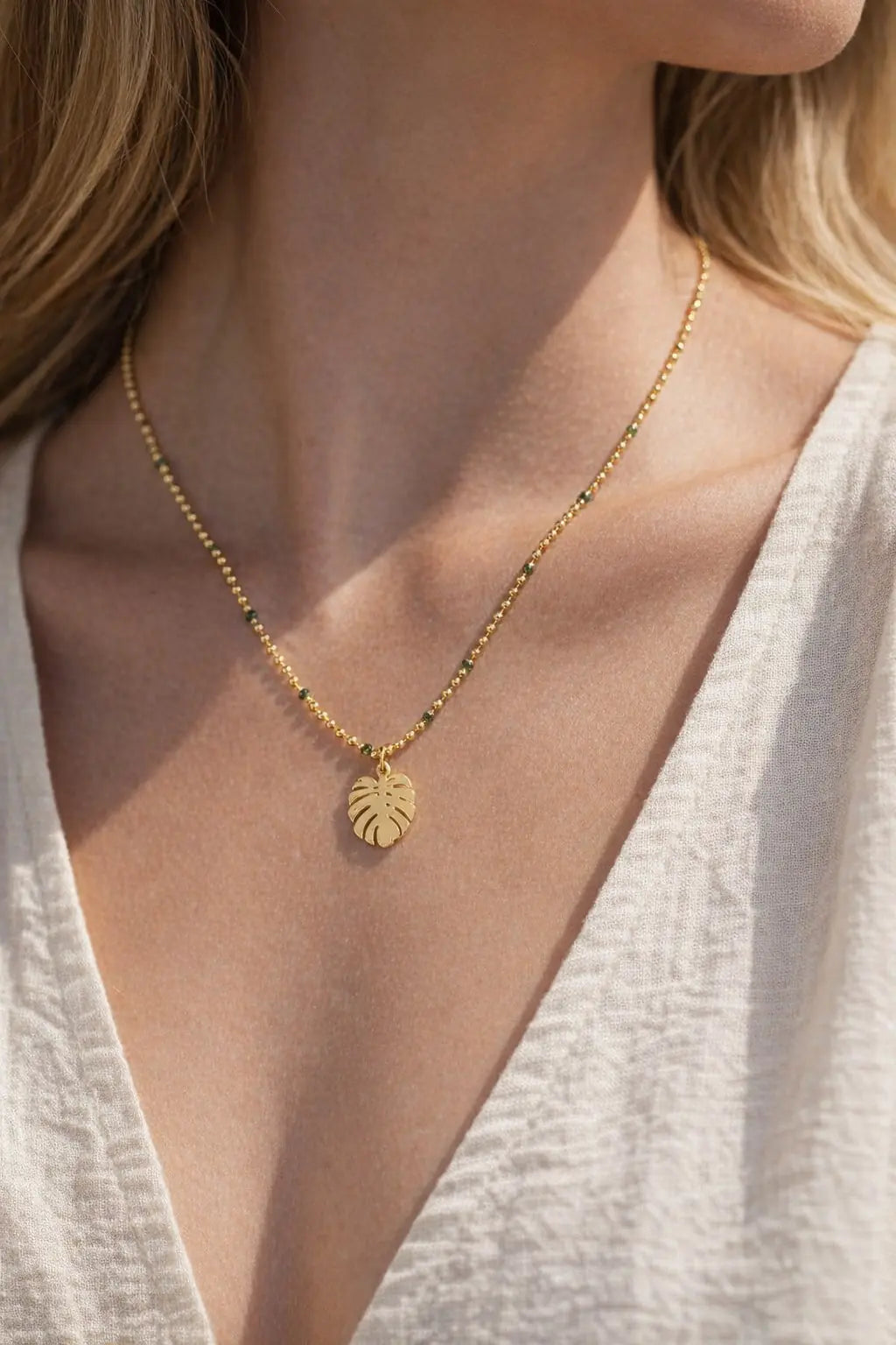 Monstera Leaf Pendant Necklace for Women – Dainty Boho Chic Jewelry, Waterproof & Non-Tarnish, 18K Gold PVD Coated 304 Stainless Steel, F... model image