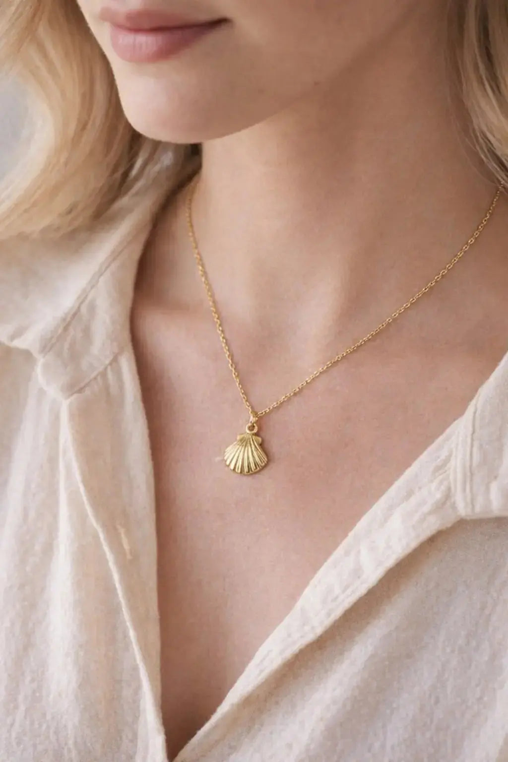 Seashell Pendant Necklace model image