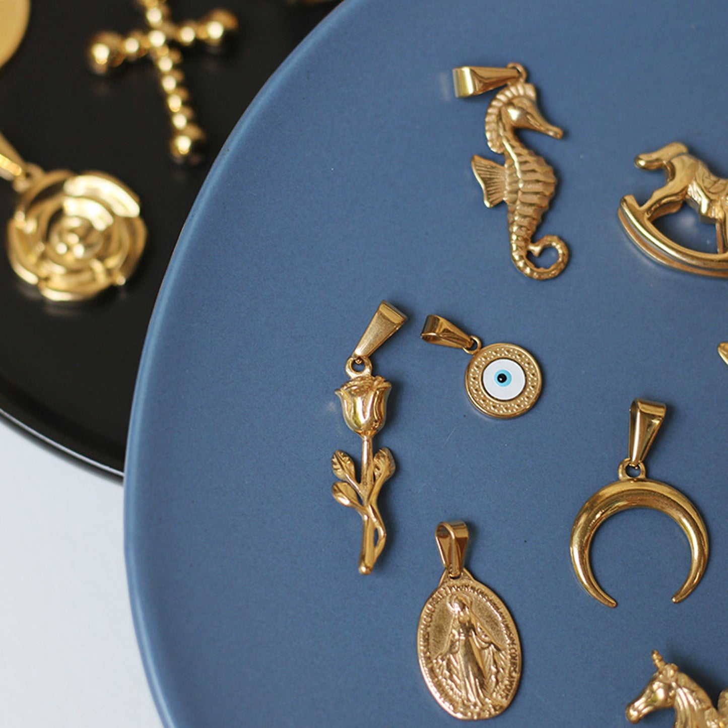 Virgin Mary Vintage Oval Coin Pendant - Pantsnsox